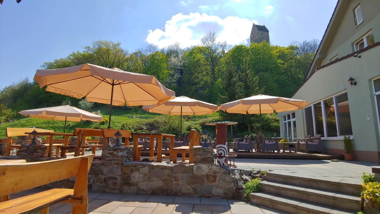 Pod Hradom Restaurant & Pension Топольчани Экстерьер фото