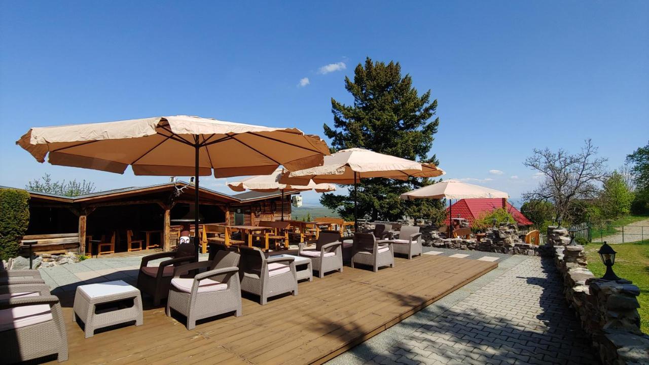 Pod Hradom Restaurant & Pension Топольчани Экстерьер фото