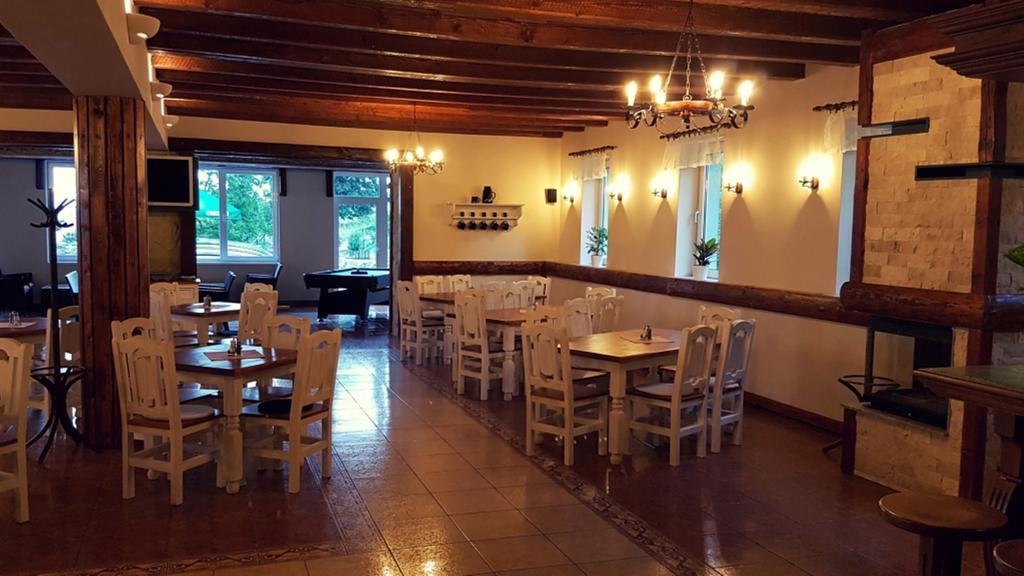 Pod Hradom Restaurant & Pension Топольчани Экстерьер фото