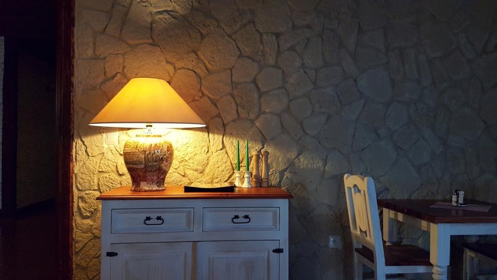 Pod Hradom Restaurant & Pension Топольчани Экстерьер фото