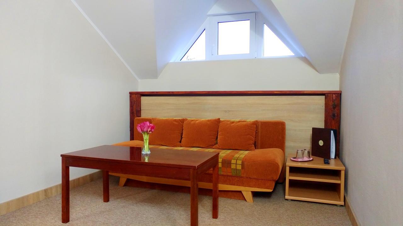 Pod Hradom Restaurant & Pension Топольчани Экстерьер фото