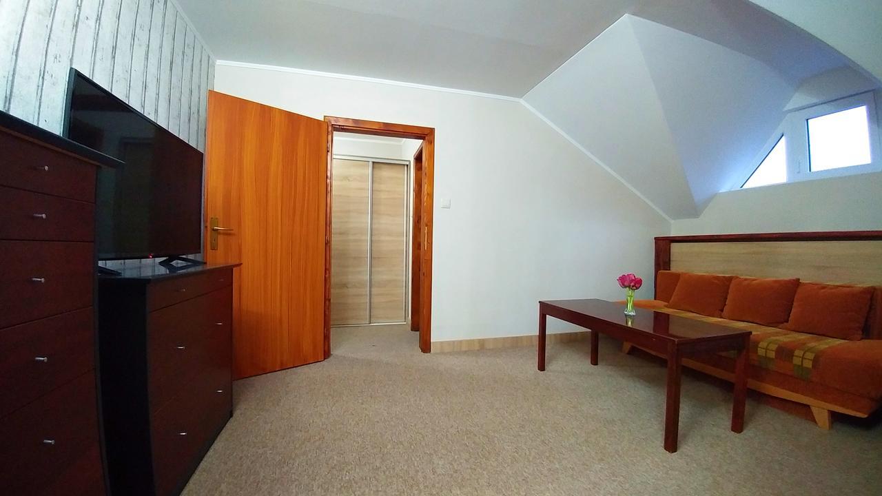Pod Hradom Restaurant & Pension Топольчани Экстерьер фото