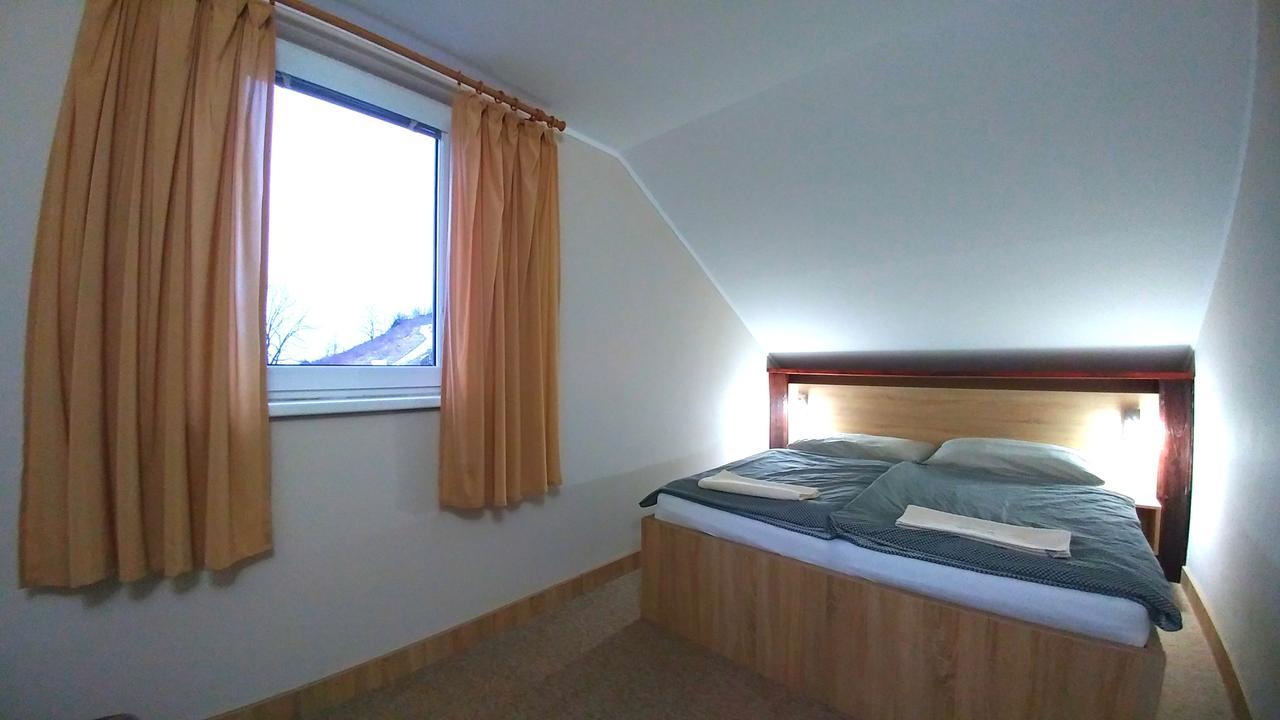 Pod Hradom Restaurant & Pension Топольчани Экстерьер фото