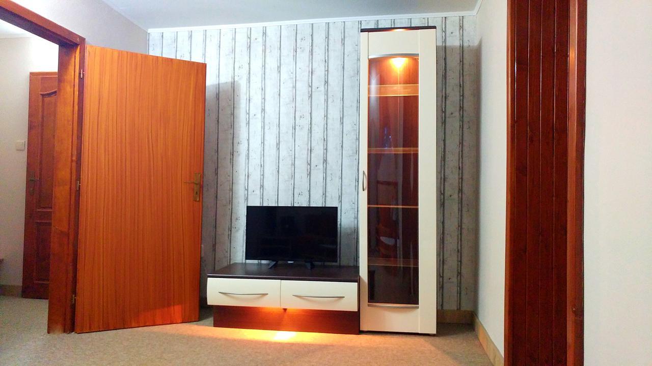 Pod Hradom Restaurant & Pension Топольчани Экстерьер фото