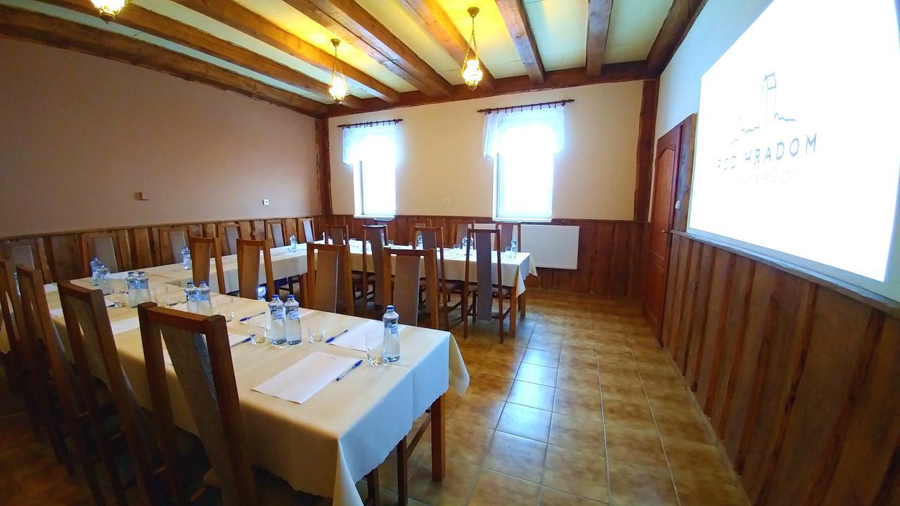 Pod Hradom Restaurant & Pension Топольчани Экстерьер фото