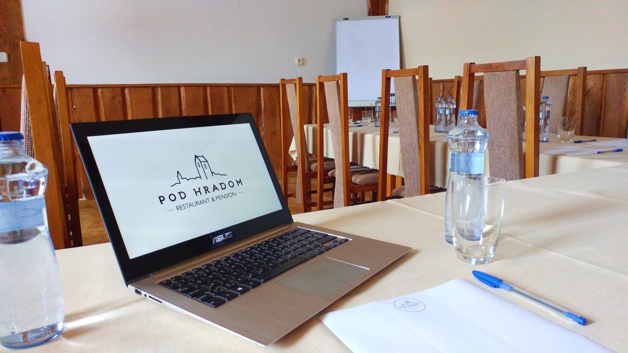 Pod Hradom Restaurant & Pension Топольчани Экстерьер фото